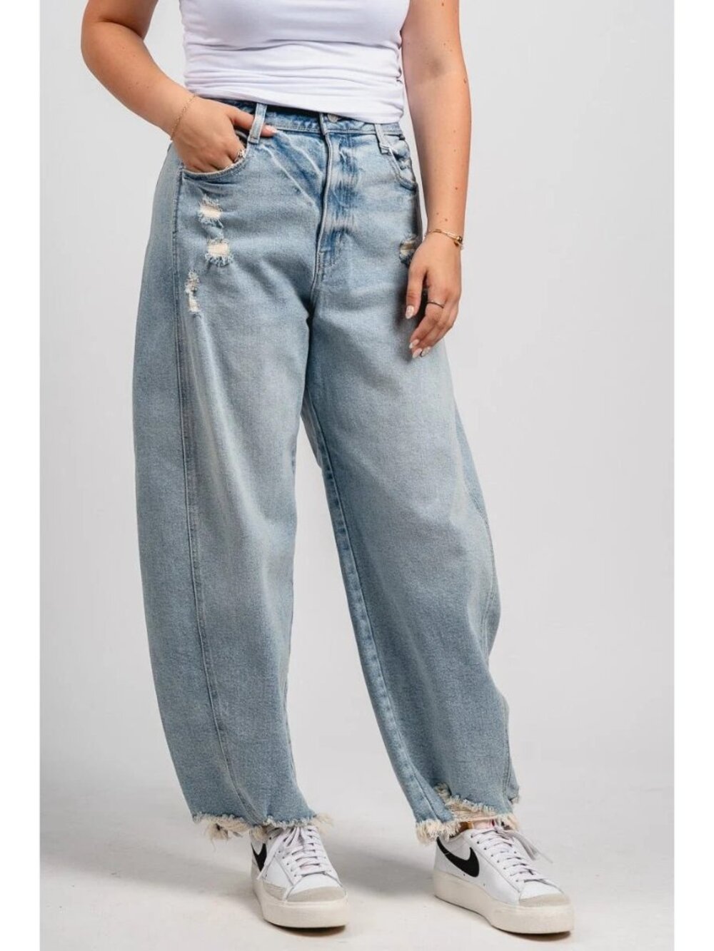 Cello Women's Mid Rise Barrel Jean Size 13 Super Light Wash Raw Hem Cotton Blend